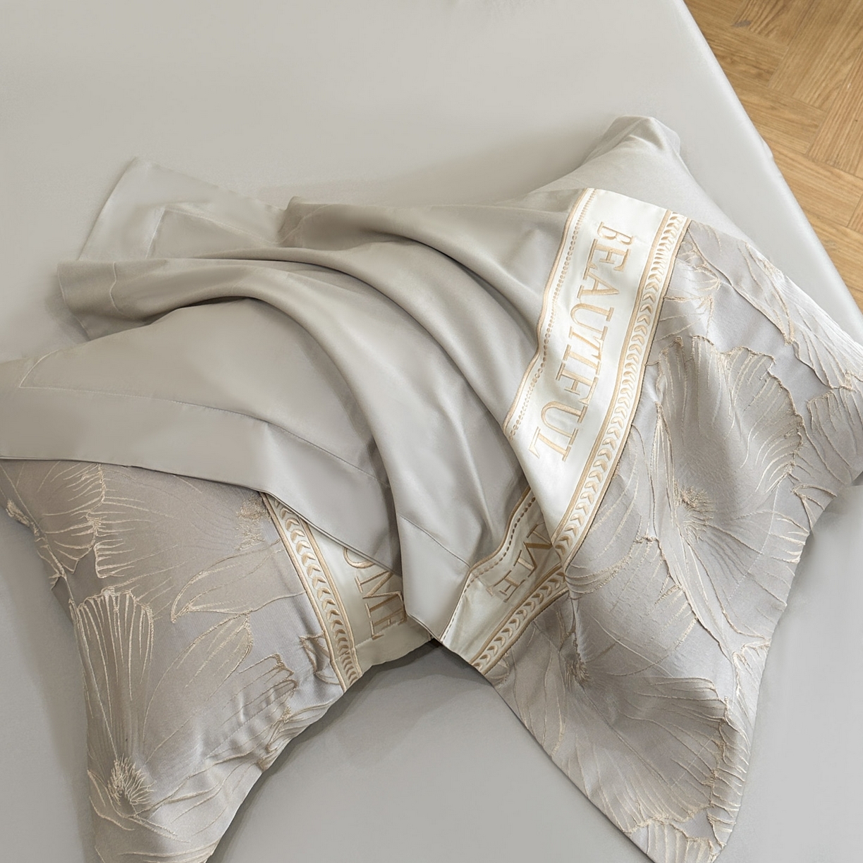 91家纺网 家纺一手货源 找家纺 （总）女子家纺 2025新款亲肤棉立体浮雕刺绣拼接四件套-东方树叶系列