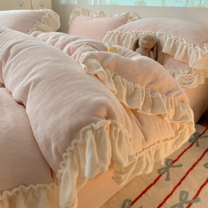 （总）六巷胡同 2025新款A类法式小清新纯色牛奶绒花边款四件套