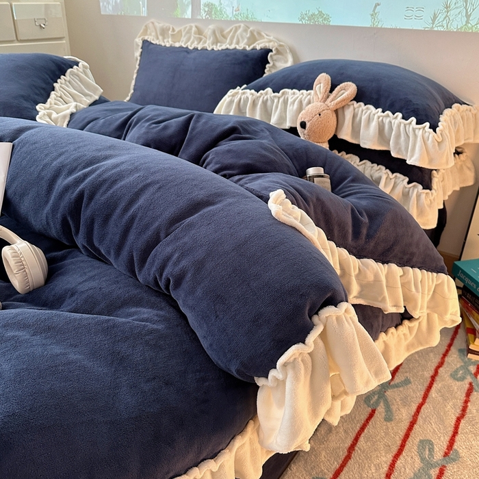 91家纺网 家纺一手货源 找家纺 （总）六巷胡同 2025新款A类法式小清新纯色牛奶绒花边款四件套