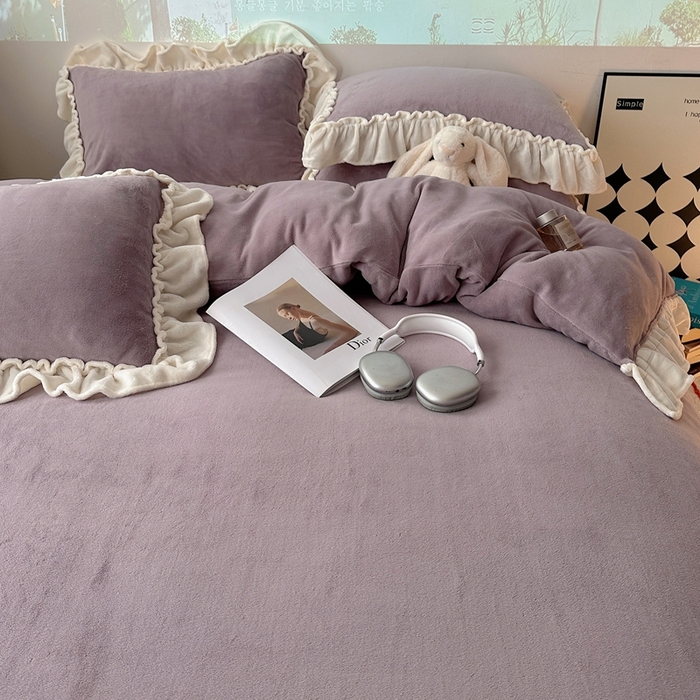 91家纺网 家纺一手货源 找家纺 六巷胡同 2025新款A类法式小清新纯色牛奶绒花边款四件套 花边款-香芋紫