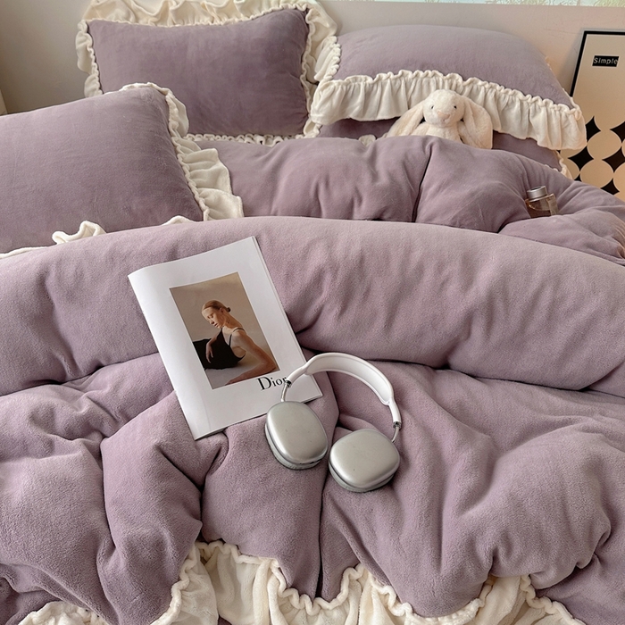 91家纺网 家纺一手货源 找家纺 六巷胡同 2025新款A类法式小清新纯色牛奶绒花边款四件套 花边款-香芋紫