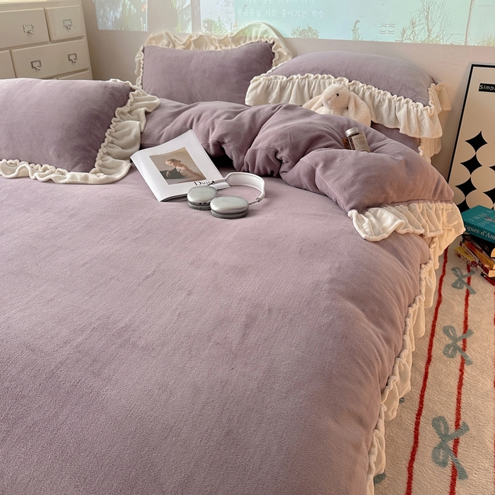 91家纺网 家纺一手货源 找家纺 六巷胡同 2025新款A类法式小清新纯色牛奶绒花边款四件套 花边款-香芋紫