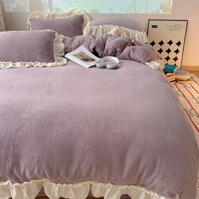91家纺网 家纺一手货源 找家纺 六巷胡同 2025新款A类法式小清新纯色牛奶绒花边款四件套 花边款-香芋紫