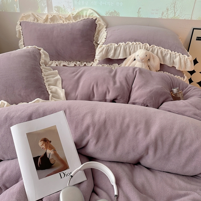 91家纺网 家纺一手货源 找家纺 六巷胡同 2025新款A类法式小清新纯色牛奶绒花边款四件套 花边款-香芋紫