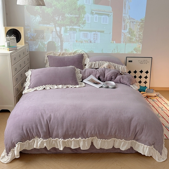 91家纺网 家纺一手货源 找家纺 六巷胡同 2025新款A类法式小清新纯色牛奶绒花边款四件套 花边款-香芋紫