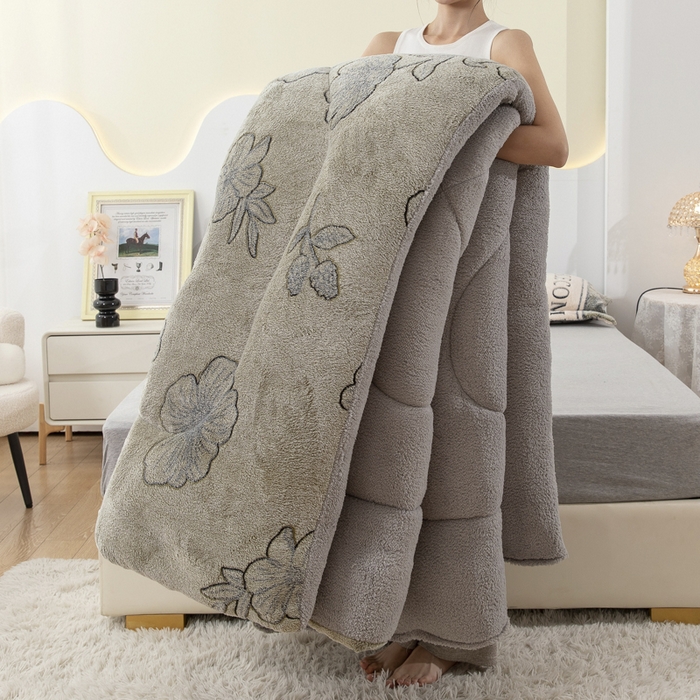 91家纺网 家纺一手货源 找家纺 八方汇（一户被芯生活馆） 2025新款雪花绒羊羔绒加厚冬被子被芯 绿茶情话