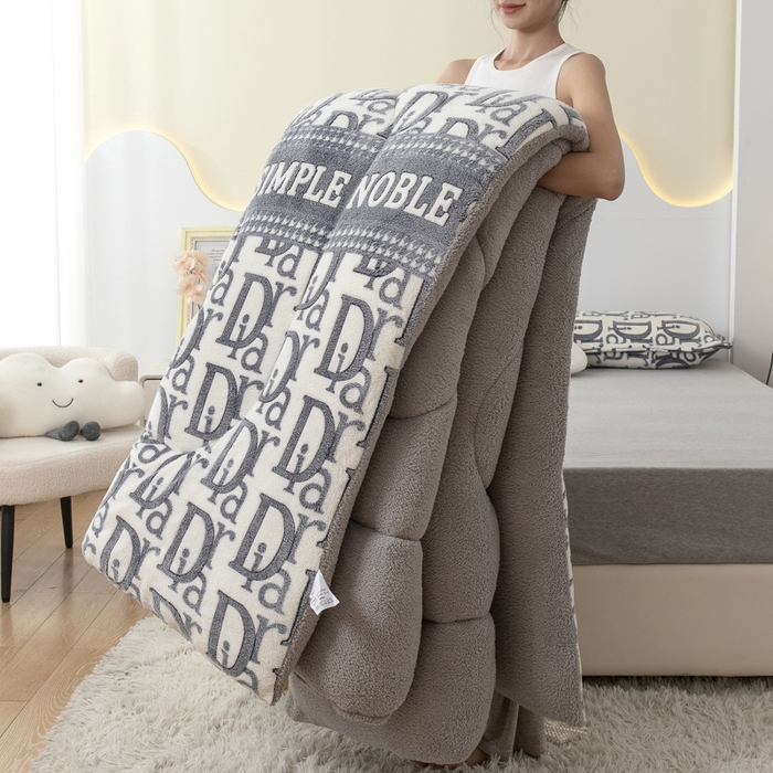 91家纺网 家纺一手货源 找家纺 八方汇（一户被芯生活馆） 2025新款雪花绒羊羔绒加厚冬被子被芯 用心的爱