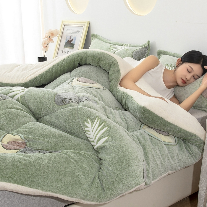 91家纺网 家纺一手货源 找家纺 八方汇（一户被芯生活馆） 2025新款雪花绒羊羔绒加厚冬被子被芯 牛油果