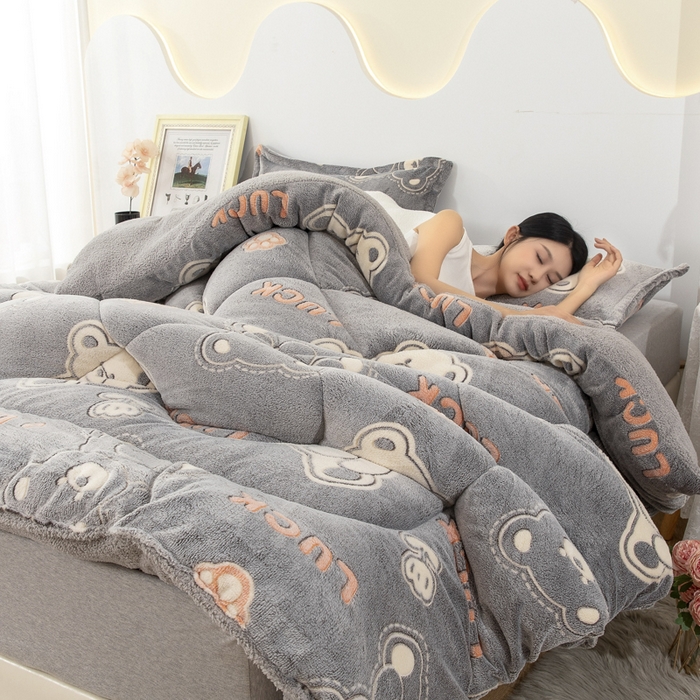 91家纺网 家纺一手货源 找家纺 八方汇（一户被芯生活馆） 2025新款雪花绒羊羔绒加厚冬被子被芯 幸运熊