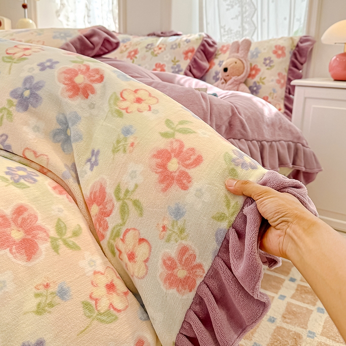 91家纺网 家纺一手货源 找家纺 （总）归属 2025新款韩版花边牛奶绒四件套（提供买家秀）