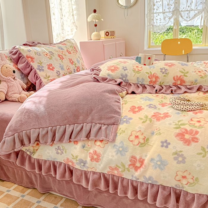 91家纺网 家纺一手货源 找家纺 （总）归属 2025新款韩版花边牛奶绒四件套（提供买家秀）