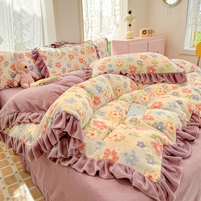 91家纺网 家纺一手货源 找家纺 （总）归属 2025新款韩版花边牛奶绒四件套（提供买家秀）