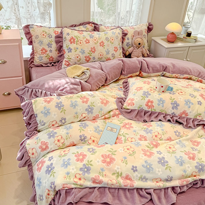 91家纺网 家纺一手货源 找家纺 （总）归属 2025新款韩版花边牛奶绒四件套（提供买家秀）