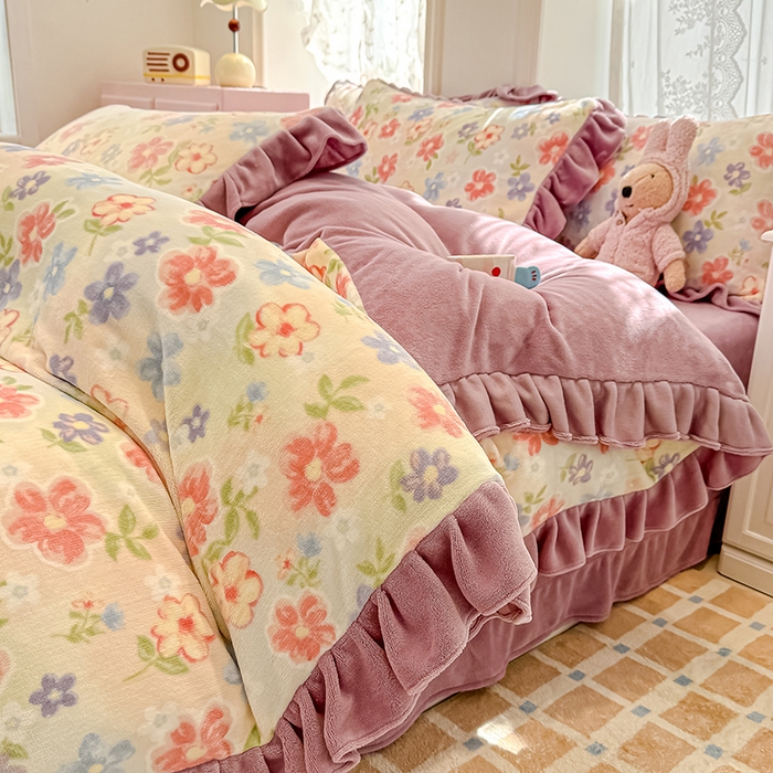 91家纺网 家纺一手货源 找家纺 归属 2025新款韩版花边牛奶绒四件套 缤纷花园