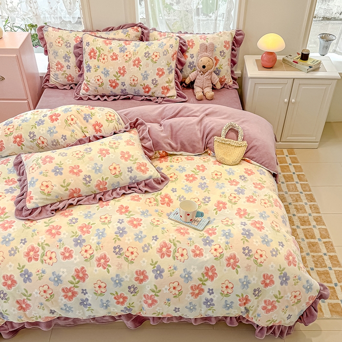 91家纺网 家纺一手货源 找家纺 归属 2025新款韩版花边牛奶绒四件套 缤纷花园