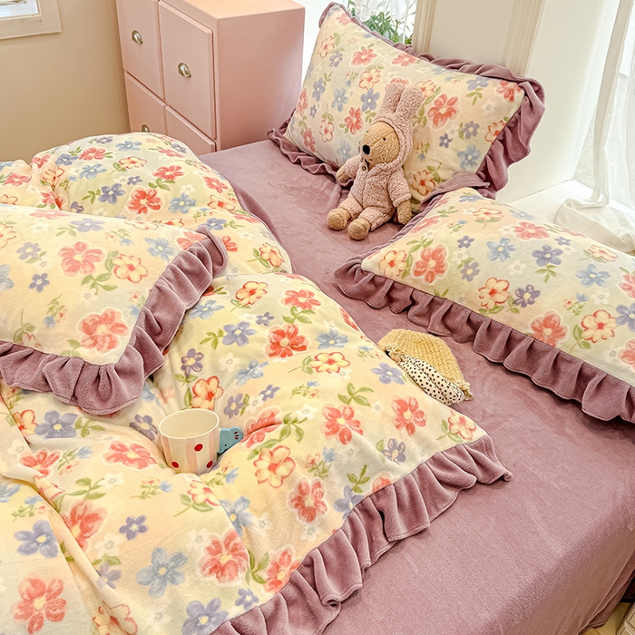 91家纺网 家纺一手货源 找家纺 归属 2025新款韩版花边牛奶绒四件套 缤纷花园