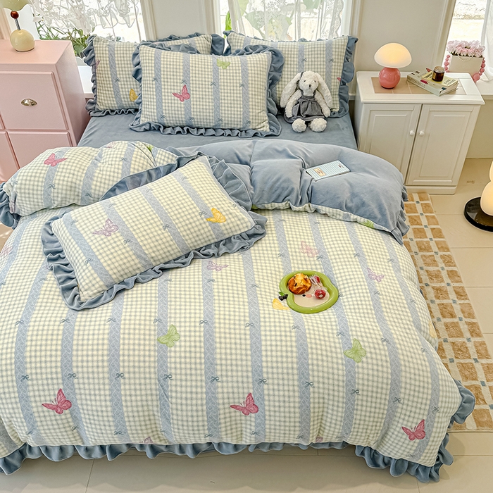 91家纺网 家纺一手货源 找家纺 归属 2025新款韩版花边牛奶绒四件套 格子蝴蝶