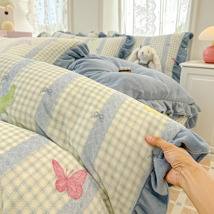 91家纺网 家纺一手货源 找家纺 归属 2025新款韩版花边牛奶绒四件套 格子蝴蝶