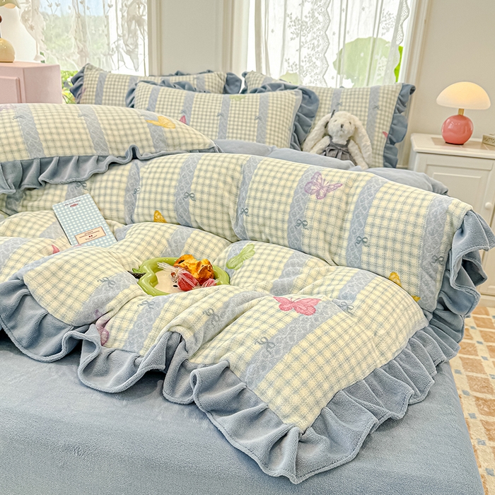 91家纺网 家纺一手货源 找家纺 归属 2025新款韩版花边牛奶绒四件套 格子蝴蝶