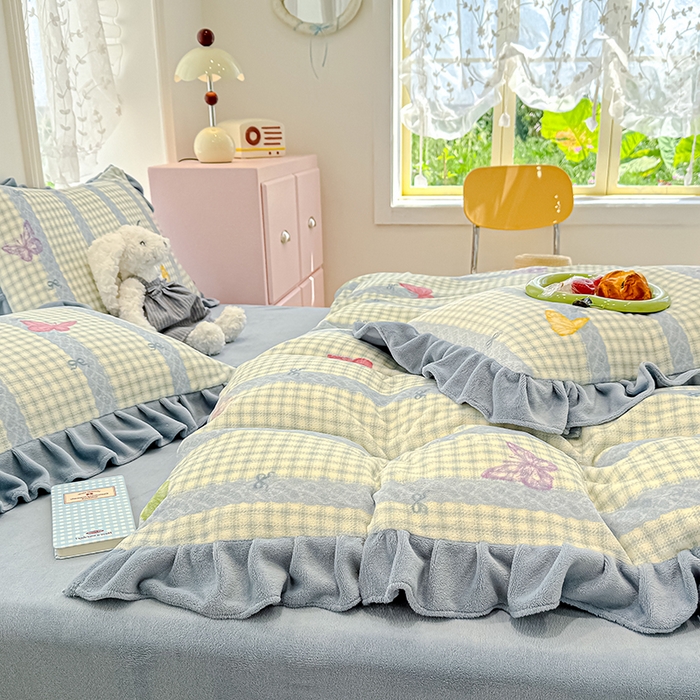 91家纺网 家纺一手货源 找家纺 归属 2025新款韩版花边牛奶绒四件套 格子蝴蝶