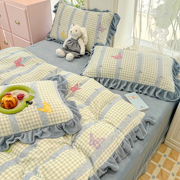 91家纺网 家纺一手货源 找家纺 归属 2025新款韩版花边牛奶绒四件套 格子蝴蝶