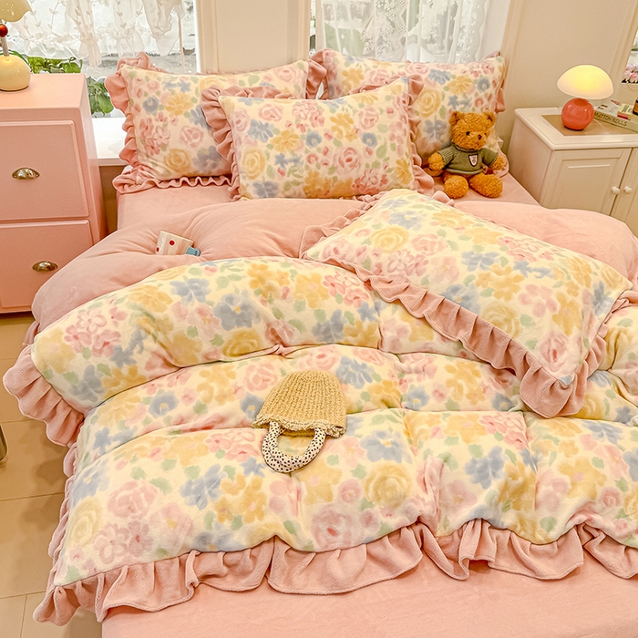 91家纺网 家纺一手货源 找家纺 归属 2025新款韩版花边牛奶绒四件套 花漾意影