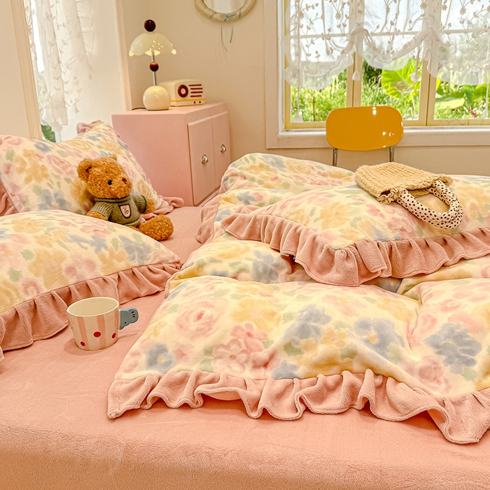 91家纺网 家纺一手货源 找家纺 归属 2025新款韩版花边牛奶绒四件套 花漾意影