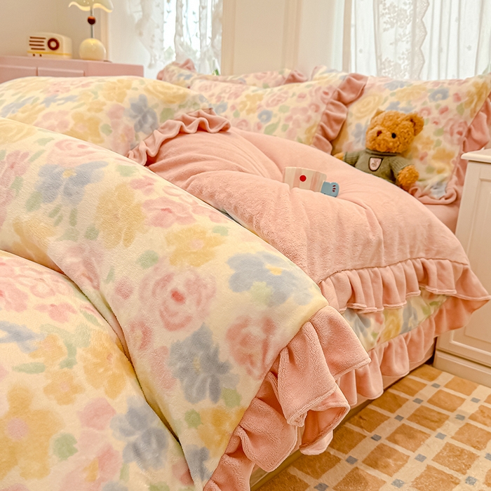 91家纺网 家纺一手货源 找家纺 归属 2025新款韩版花边牛奶绒四件套 花漾意影