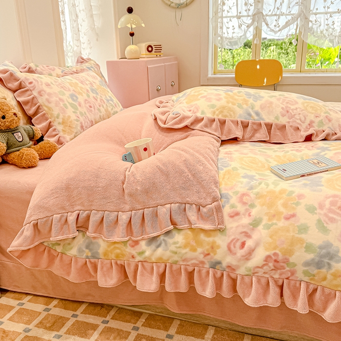 91家纺网 家纺一手货源 找家纺 归属 2025新款韩版花边牛奶绒四件套 花漾意影