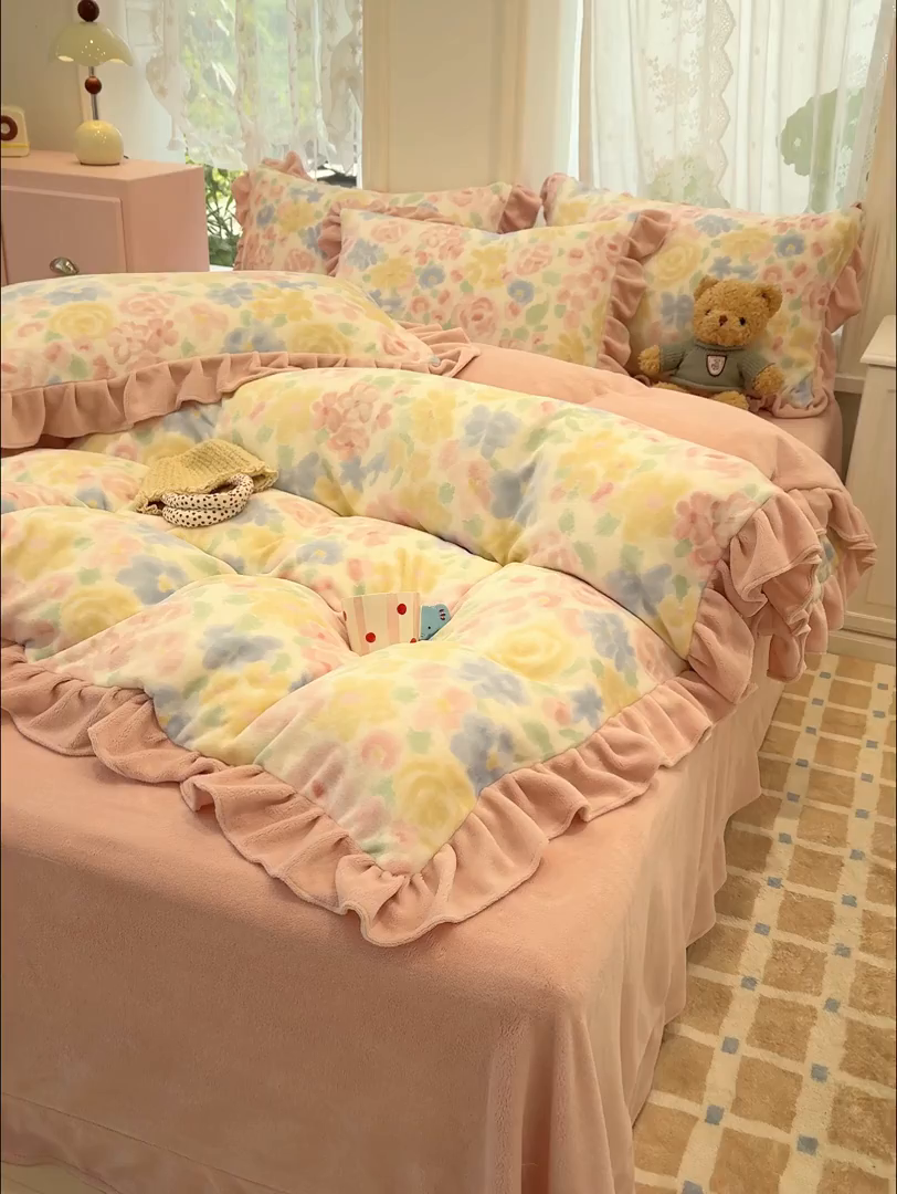 91家纺网 家纺一手货源 找家纺 归属 2025新款韩版花边牛奶绒四件套 花漾意影