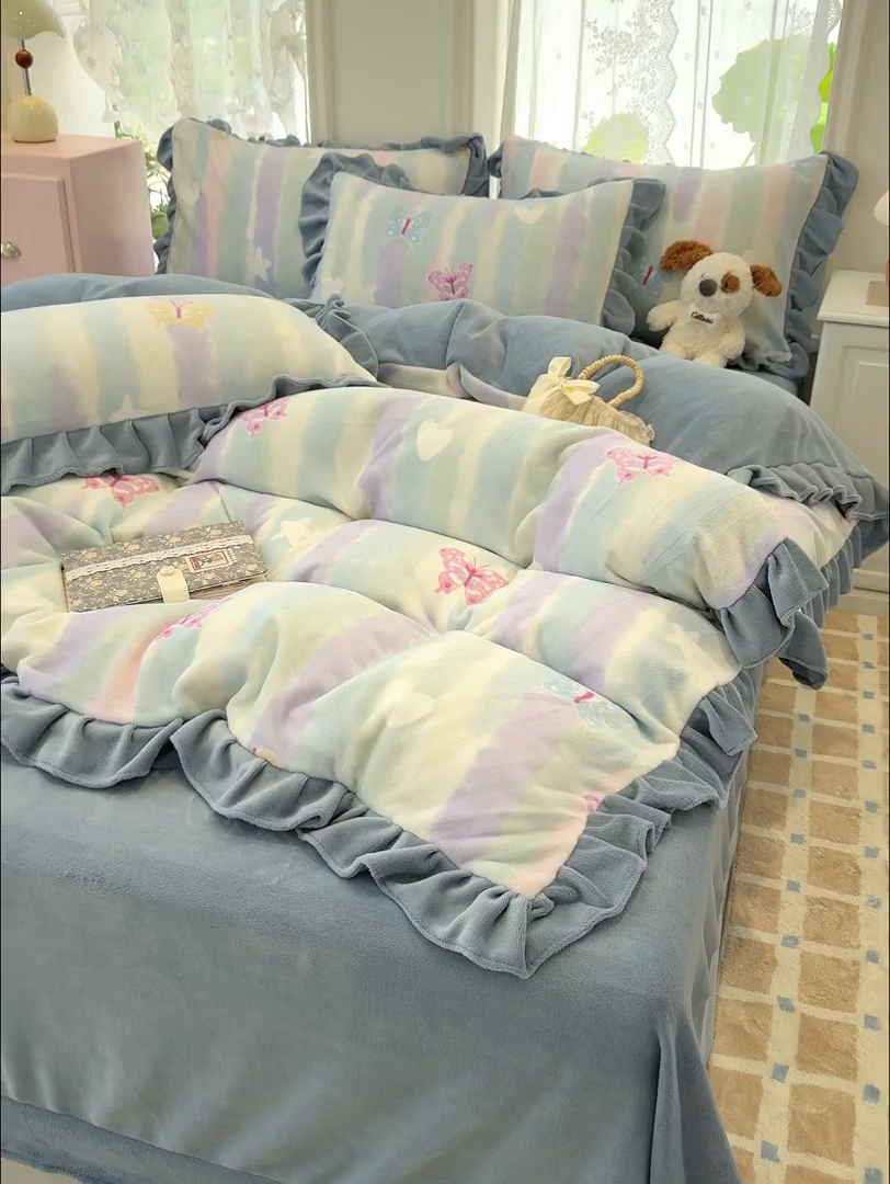 91家纺网 家纺一手货源 找家纺 归属 2025新款韩版花边牛奶绒四件套 渐变蝴蝶