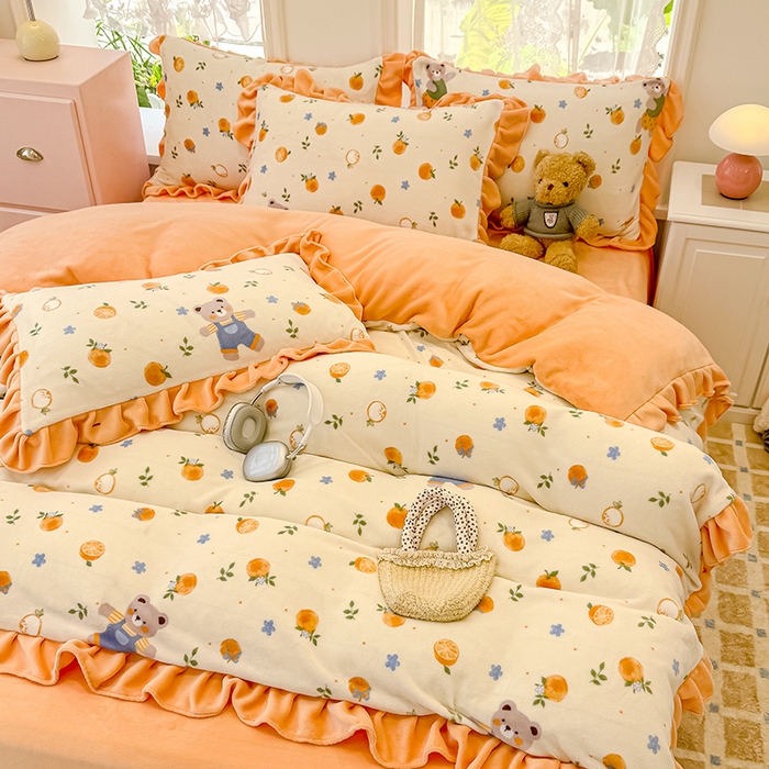 91家纺网 家纺一手货源 找家纺 归属 2025新款韩版花边牛奶绒四件套 橘子小熊