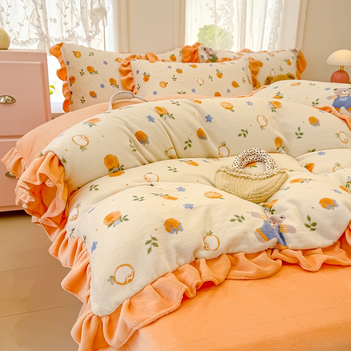 91家纺网 家纺一手货源 找家纺 归属 2025新款韩版花边牛奶绒四件套 橘子小熊