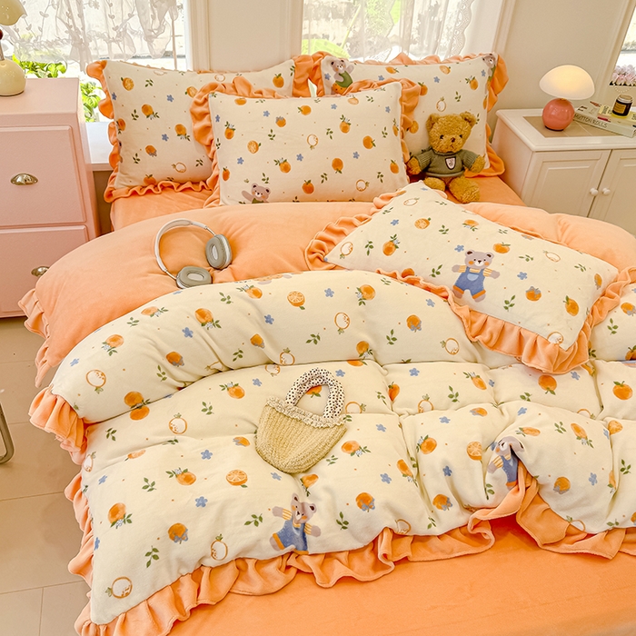 91家纺网 家纺一手货源 找家纺 归属 2025新款韩版花边牛奶绒四件套 橘子小熊