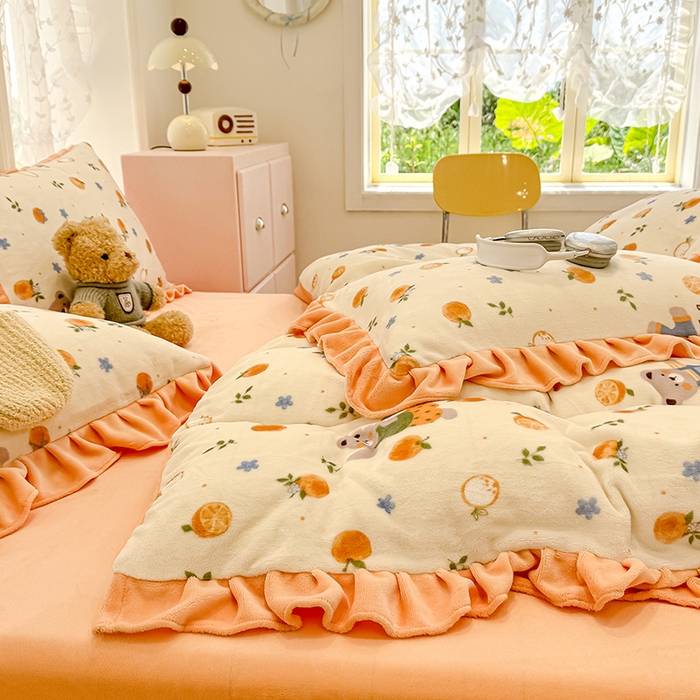 91家纺网 家纺一手货源 找家纺 归属 2025新款韩版花边牛奶绒四件套 橘子小熊