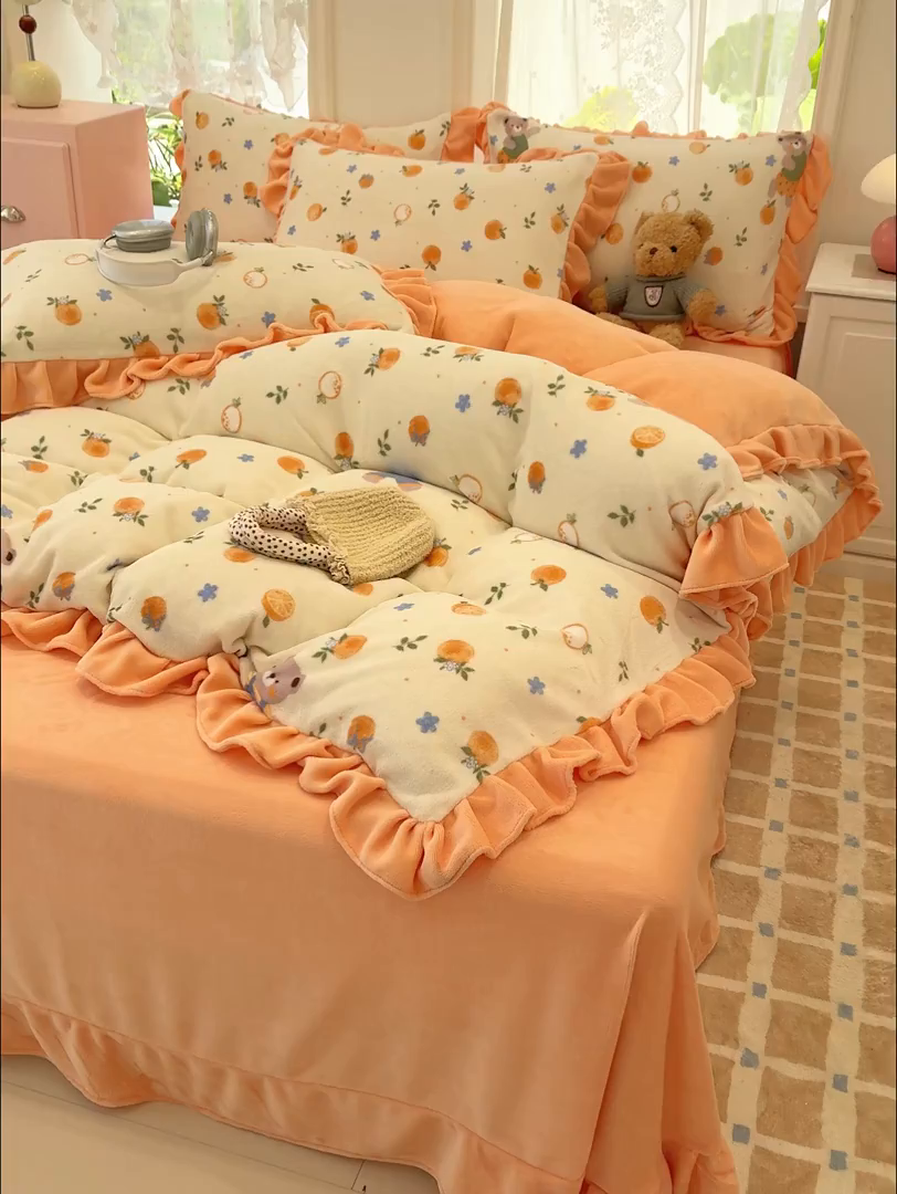 91家纺网 家纺一手货源 找家纺 归属 2025新款韩版花边牛奶绒四件套 橘子小熊