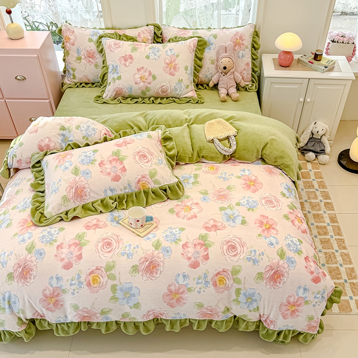 91家纺网 家纺一手货源 找家纺 归属 2025新款韩版花边牛奶绒四件套 蓝海玫瑰