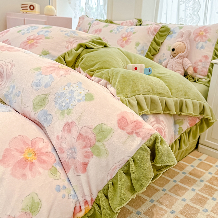 91家纺网 家纺一手货源 找家纺 归属 2025新款韩版花边牛奶绒四件套 蓝海玫瑰