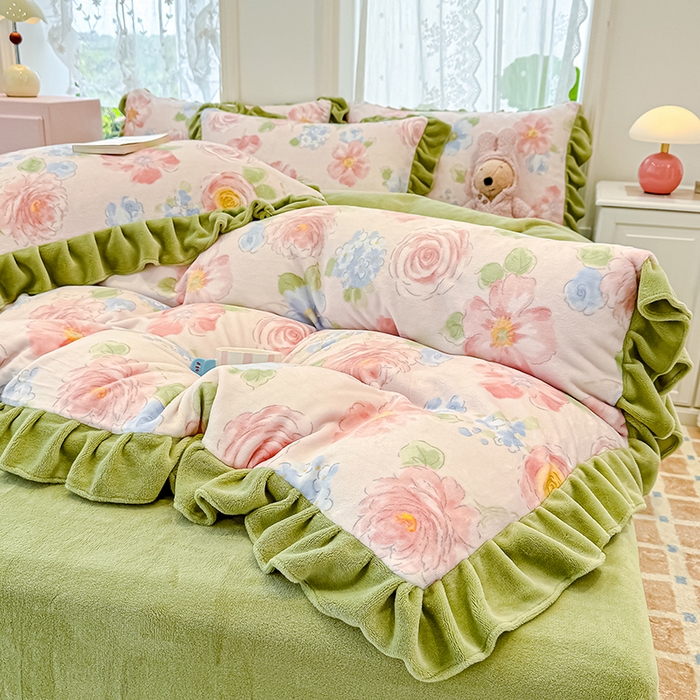 91家纺网 家纺一手货源 找家纺 归属 2025新款韩版花边牛奶绒四件套 蓝海玫瑰