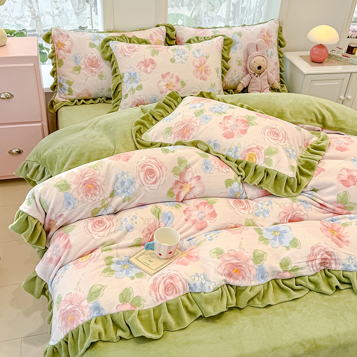 91家纺网 家纺一手货源 找家纺 归属 2025新款韩版花边牛奶绒四件套 蓝海玫瑰