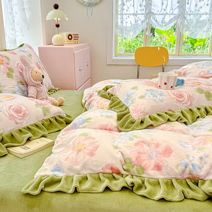 91家纺网 家纺一手货源 找家纺 归属 2025新款韩版花边牛奶绒四件套 蓝海玫瑰