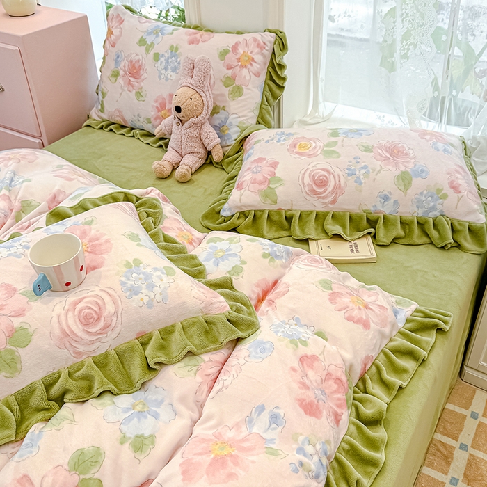 91家纺网 家纺一手货源 找家纺 归属 2025新款韩版花边牛奶绒四件套 蓝海玫瑰