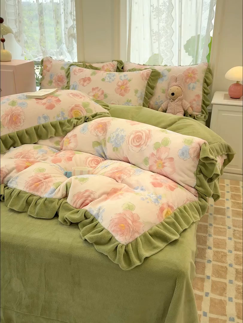 91家纺网 家纺一手货源 找家纺 归属 2025新款韩版花边牛奶绒四件套 蓝海玫瑰