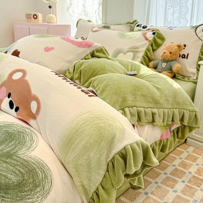 91家纺网 家纺一手货源 找家纺 归属 2025新款韩版花边牛奶绒四件套 洛可可熊