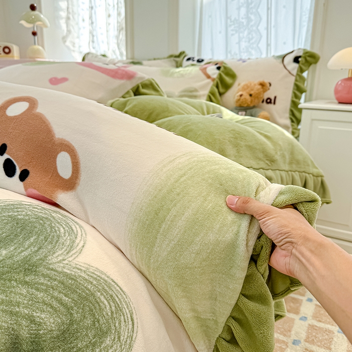 91家纺网 家纺一手货源 找家纺 归属 2025新款韩版花边牛奶绒四件套 洛可可熊