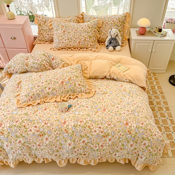 91家纺网 家纺一手货源 找家纺 归属 2025新款韩版花边牛奶绒四件套 梦境花海