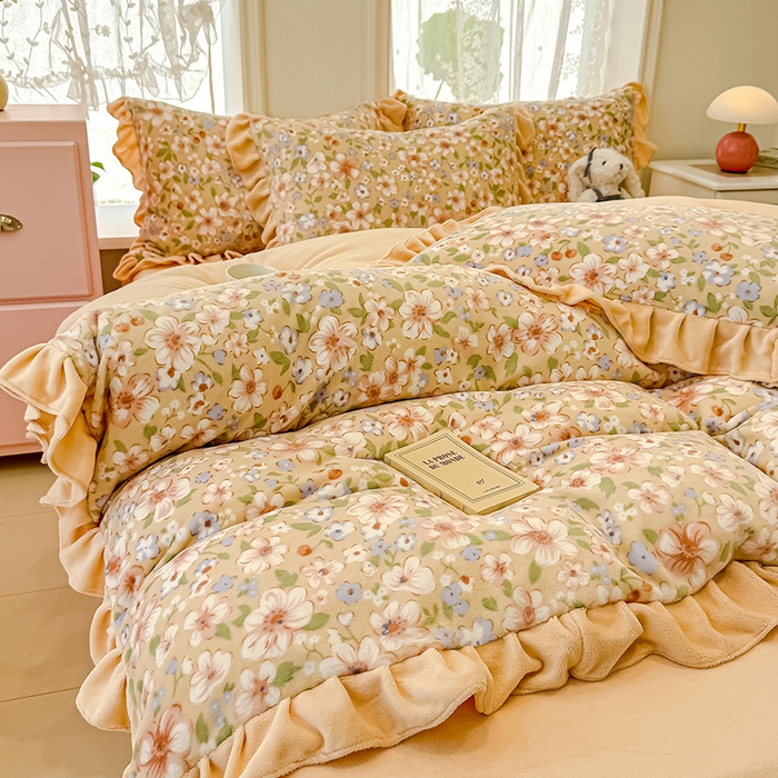 91家纺网 家纺一手货源 找家纺 归属 2025新款韩版花边牛奶绒四件套 梦境花海