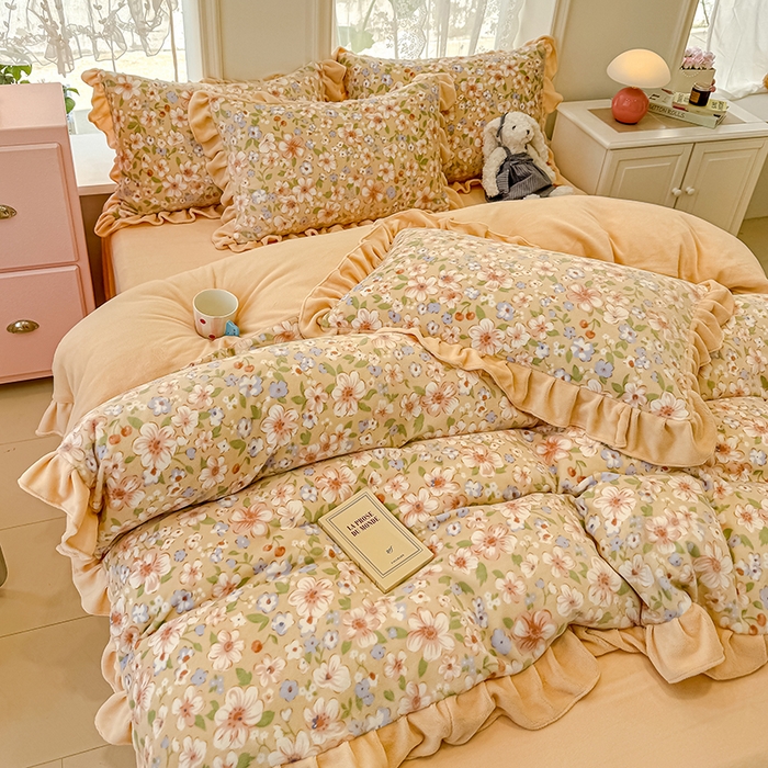 91家纺网 家纺一手货源 找家纺 归属 2025新款韩版花边牛奶绒四件套 梦境花海