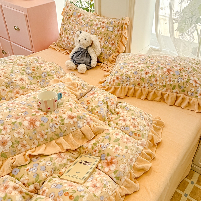 91家纺网 家纺一手货源 找家纺 归属 2025新款韩版花边牛奶绒四件套 梦境花海