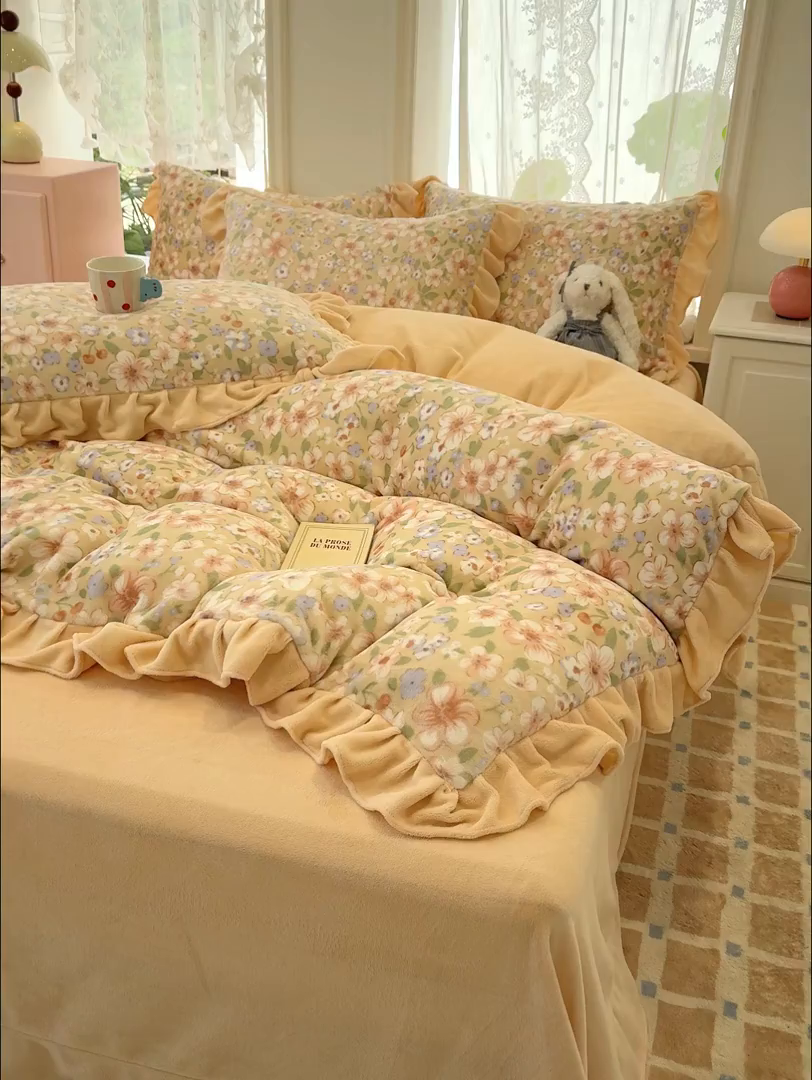 91家纺网 家纺一手货源 找家纺 归属 2025新款韩版花边牛奶绒四件套 梦境花海